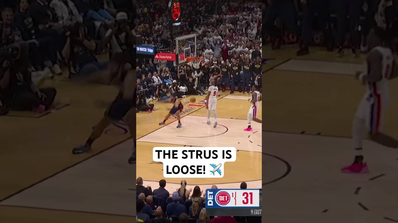 Max Strus takes flight after the steal!