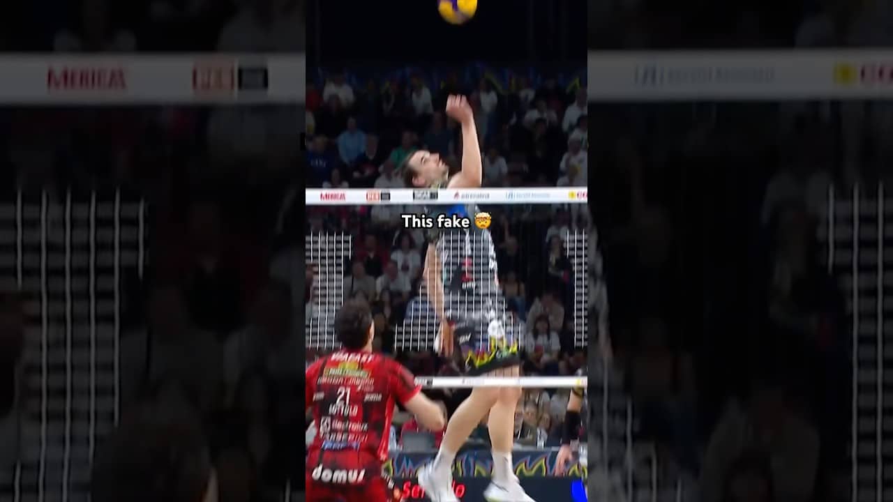 Cheeky play 🤌😮‍💨 #volleyball #volleyballworld #trickshot