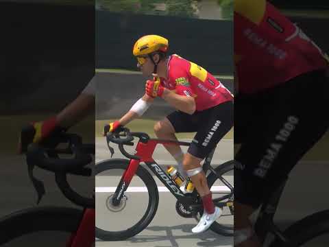 His sock was white at the start of the day! 😱🧦A crash for Fredrik Dversnes at the Giro.