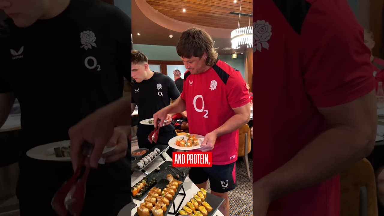 What do rugby players eat after training? 🤔💪