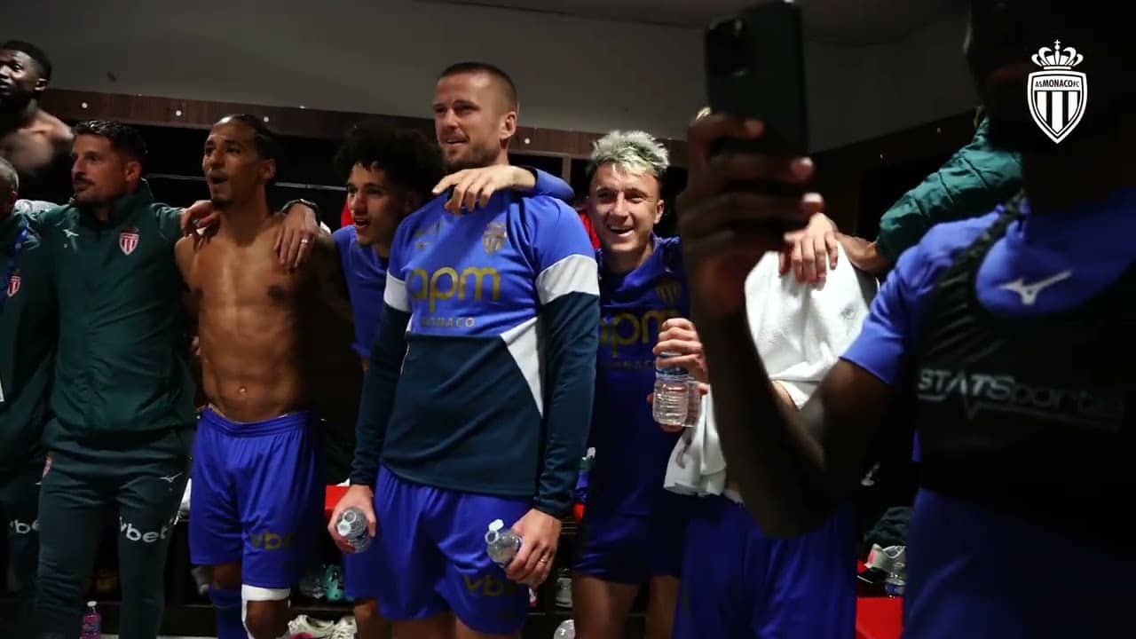 Le joie de vestiaire après la victoire à Lyon (1-2)