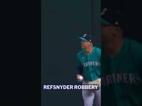 Rob Refsnyder leaps at the wall to make a TREMENDOUS catch! 😳