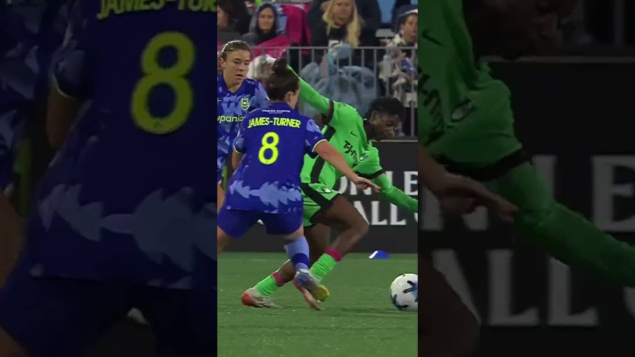 Aïssata Traoré gliding through defenders like a swan 🦢😮‍💨