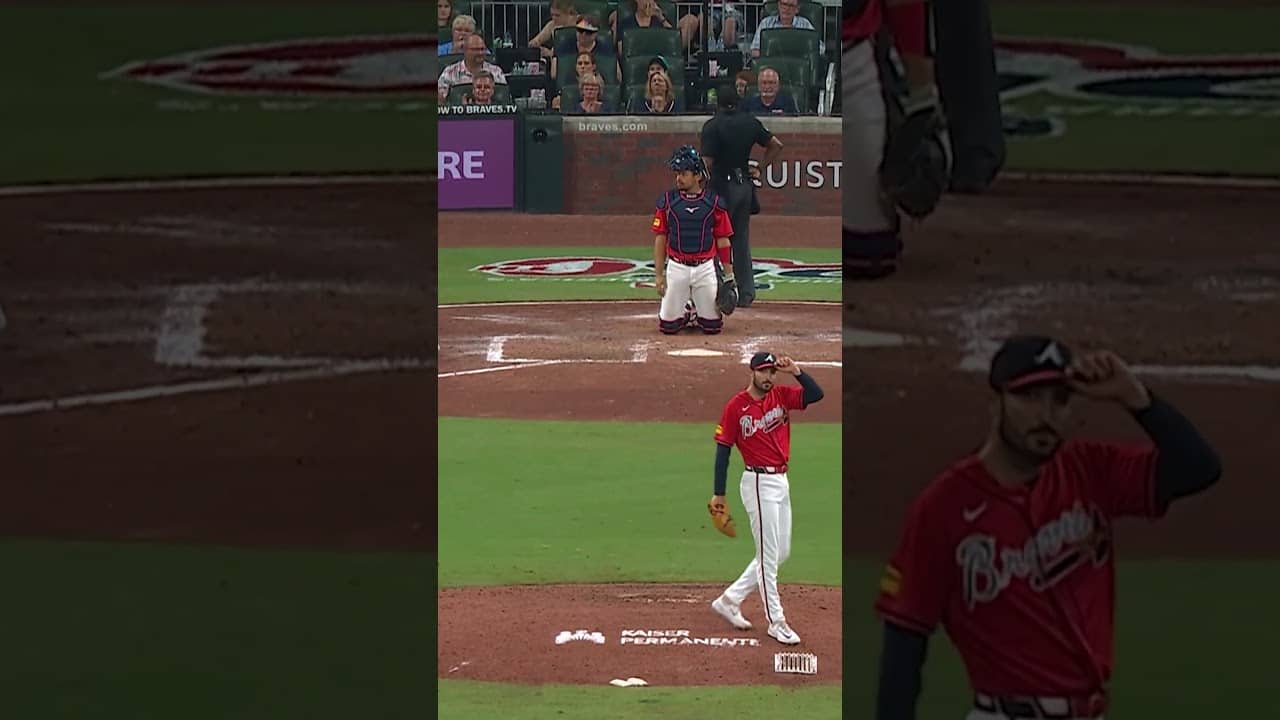 Juan Soto wins the CLOSE ABS challenge 🤏 #mets #mlb #baseball #sports #highlights #abs #braves