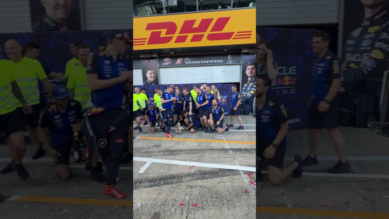 Picture time for Garage 3️⃣ 🦁 #F1 #RedBullRacing