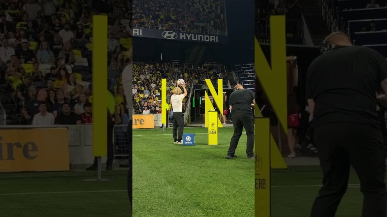 Wait, we've seen this ball delivery guy before 🧐🇳🇴 #nashville #soccer #MLS #bobblehead #Norway