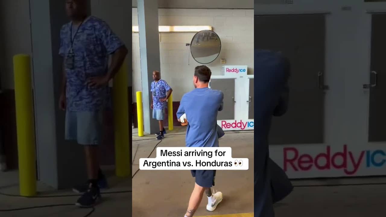 Messi arrives for Argentina's friendly match 🔥
