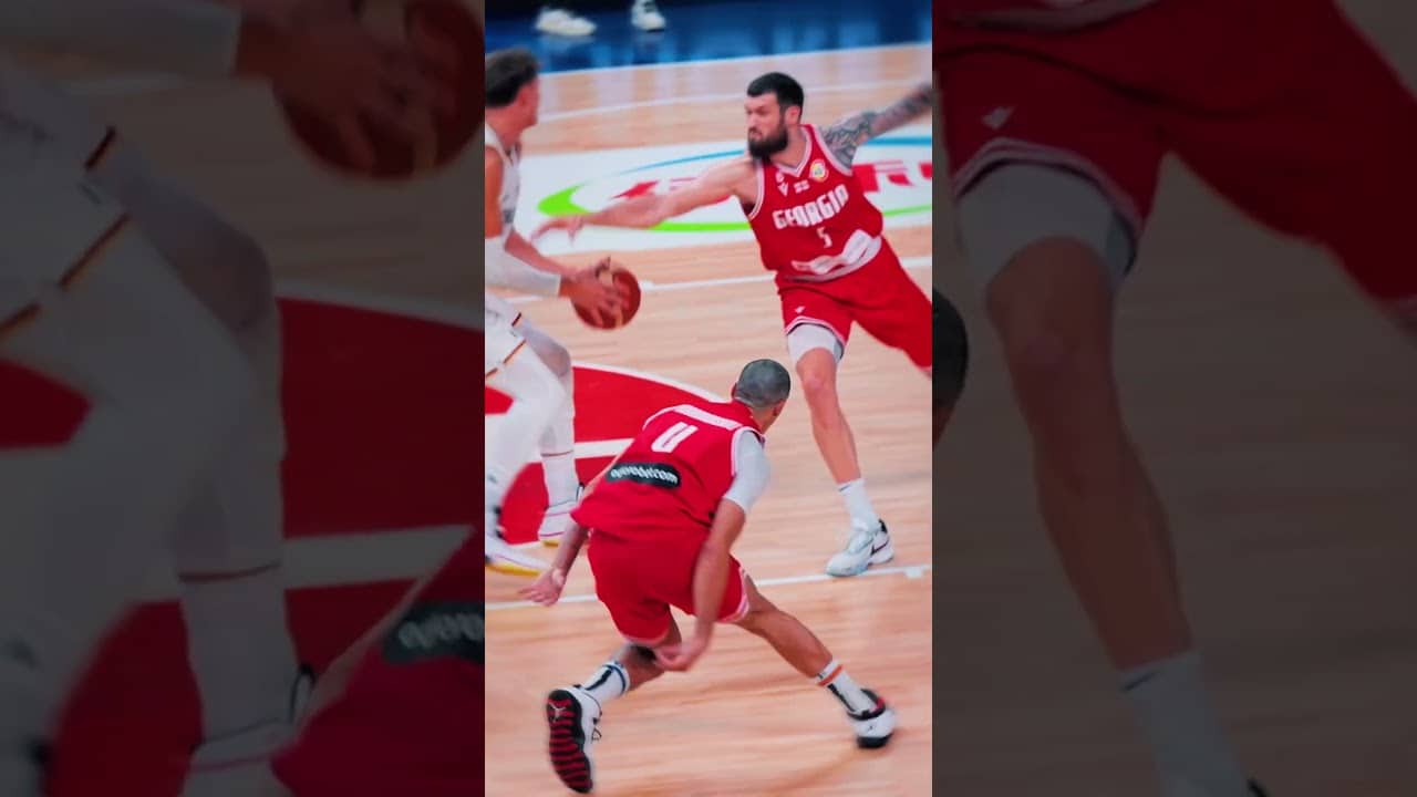 Dennis Schröder on a basketball court is a feast to my soul 😮‍💨 #FIBAWC