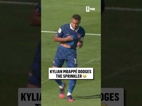 Kylian Mbappé showing off even during the hydration break