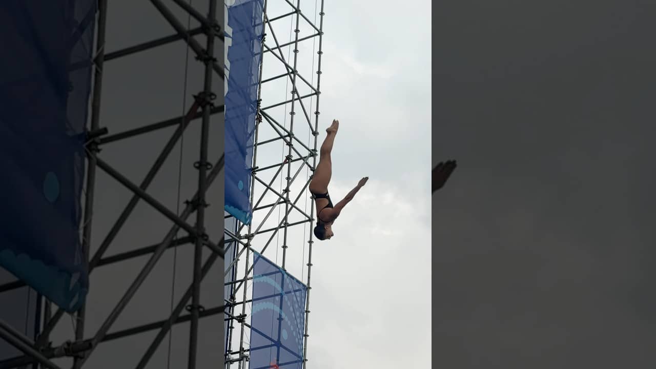 High Diving but in reverse 🔄🫨 #highdiving #reverse #slowmotion