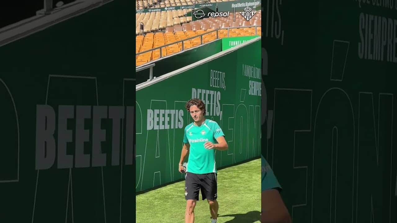 Con ENERGÍA a por el ÚLTIMO entrenamiento de la SEMANA 😄 #MomentoRepsol #realbetis #shorts
