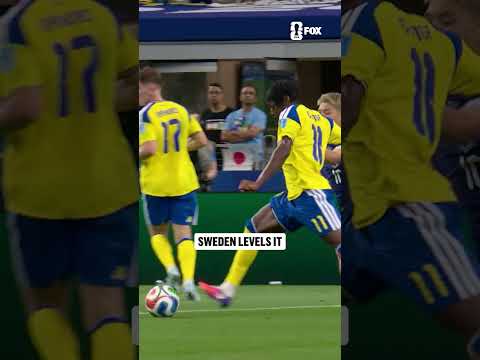 Anthony Elanga picks his spot and does not miss 🎯