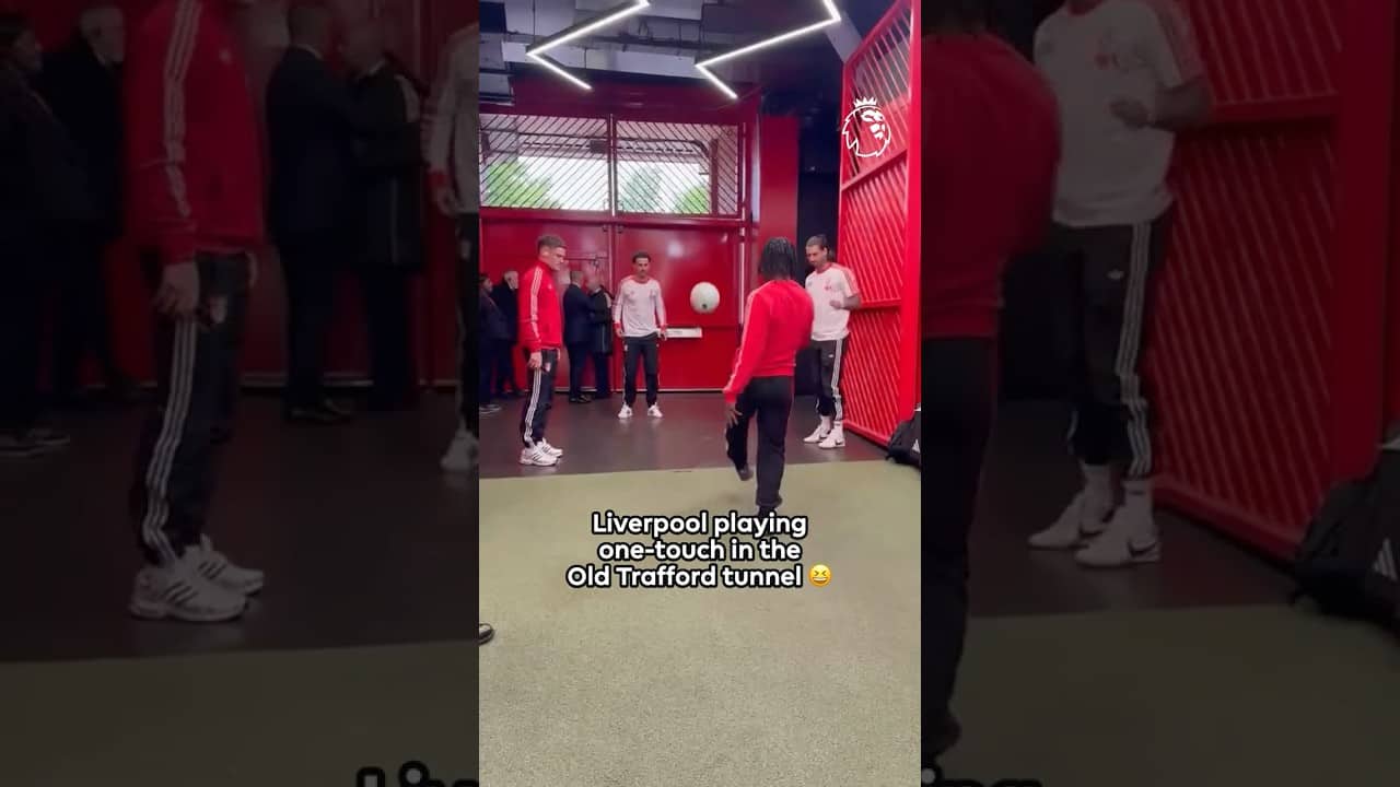 Liverpool Playing In The Old Trafford Tunnel 😅