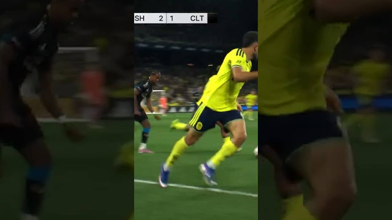 What a sequence 😮‍💨 #soccerskills