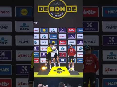 The moment Demi Vollering walked out to lift the iconic Tour of Flanders trophy 🏆🫶