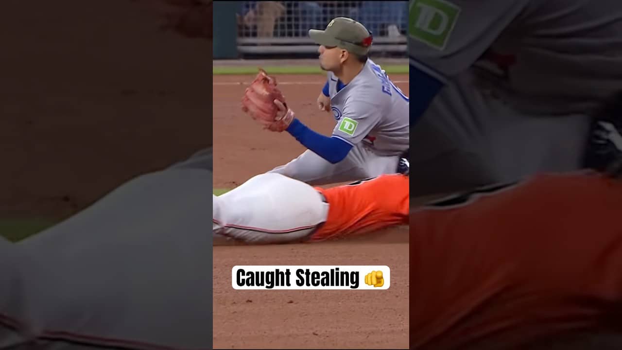 Brandon Valenzuela & Andrés Giménez’s connection 👊 #MLB #BlueJays #Toronto