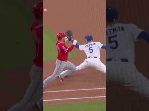 MIGUEL ROJAS WHAT A PLAY 🤯 #miguelrojas #Dodgers #glovework #baseball
