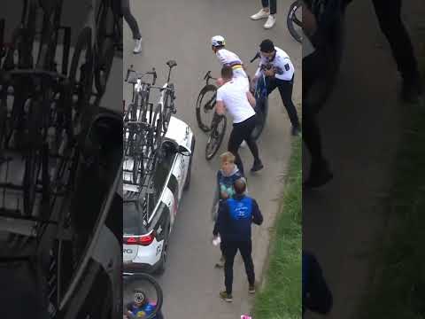 Chaos for Pogacar and UAE in Roubaix 🤯 The world champion is back on his spare bike!