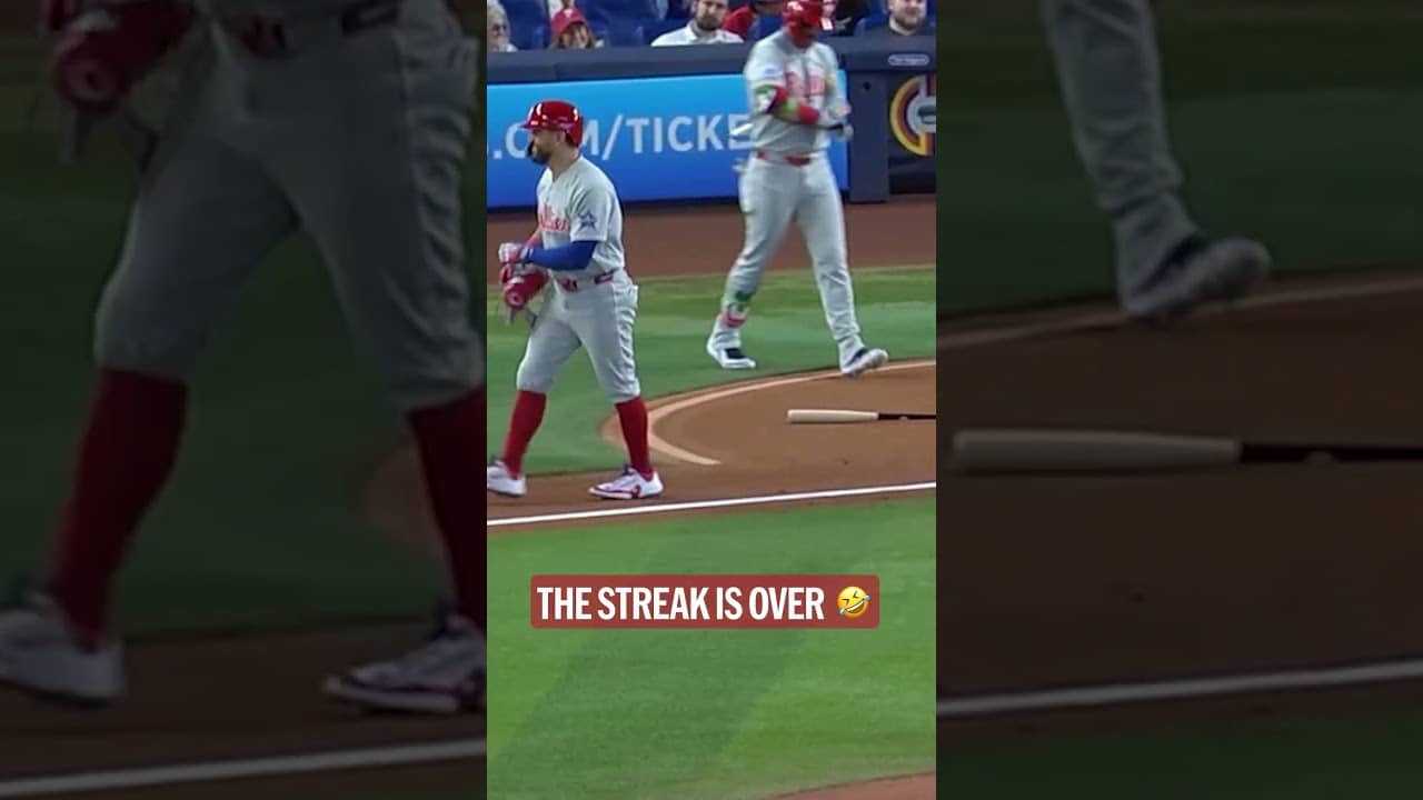 The Phillies bench went crazy after Kyle Schwarber walked after recent struggles at the plate ❤️