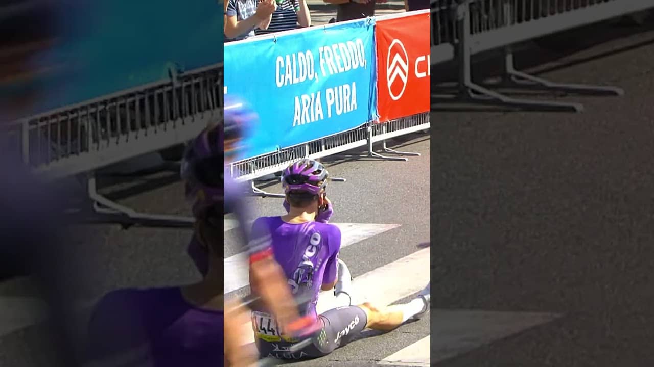 Enrico Zanoncello has been disqualified from the Giro d’Italia after this incident.