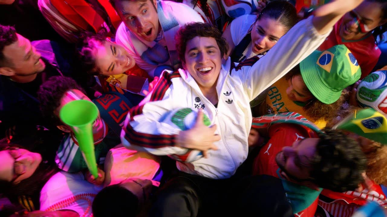 Marcello Hernández Piensa que Todo Suena Mejor EN ESPAÑOL