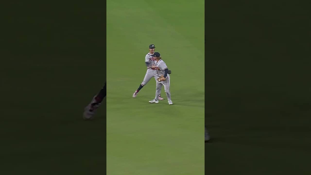 JIM JARVIS MAKES A CATCH YOU NEED TO SEE TO BELIEVE! 😱