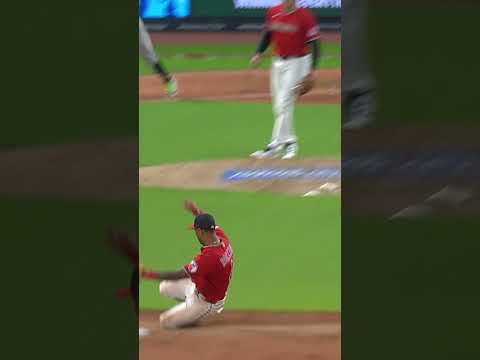Brayan Rocchio with an UNREAL double play 😲