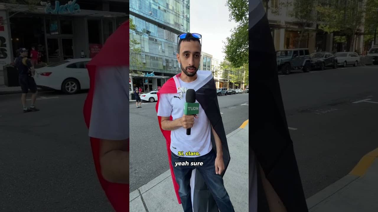 Los aficionados felicitan a Salah por su cumpleaños #Shorts🎉⚽
