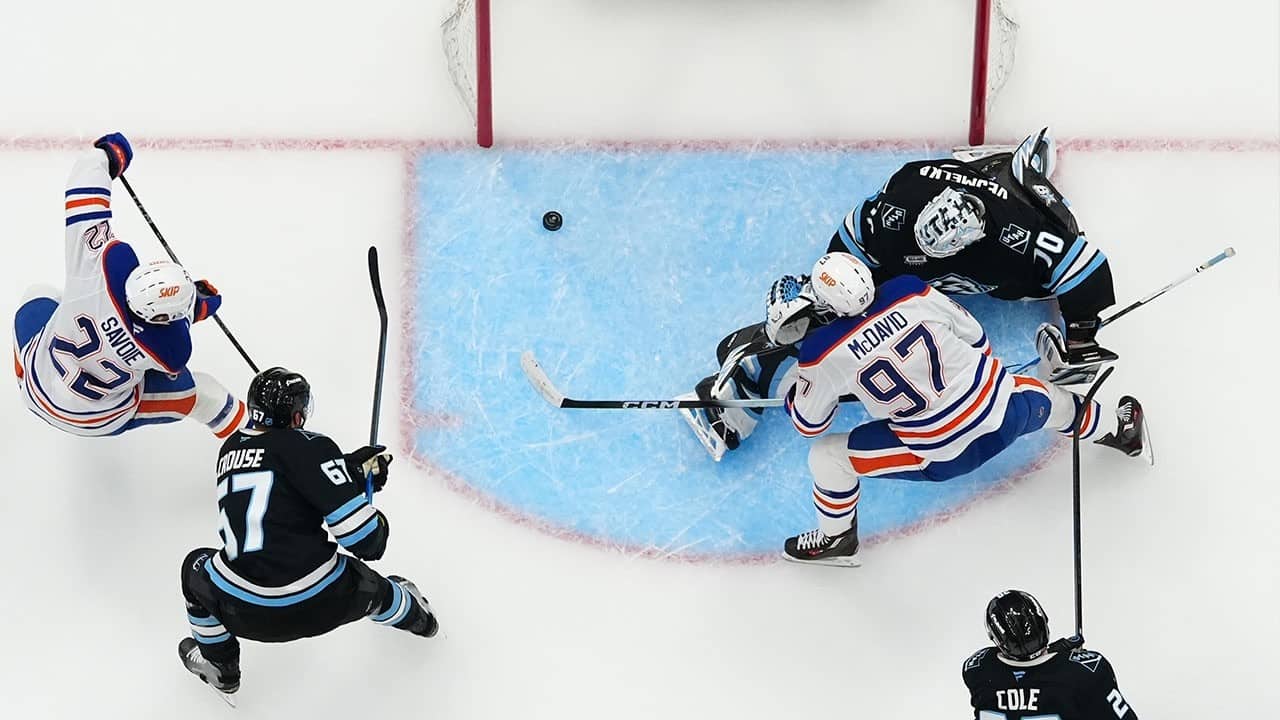 McDavid INSANE SOLO goal on the Power Play!