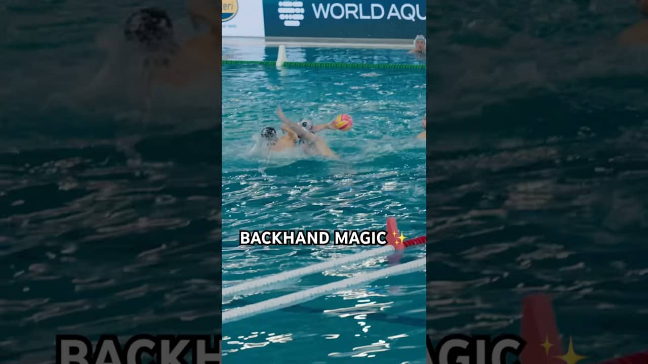 Take a bow: buzzer beater backhand goal 😮‍💨🇭🇺 #waterpolo #goal #backhand #nolookshot