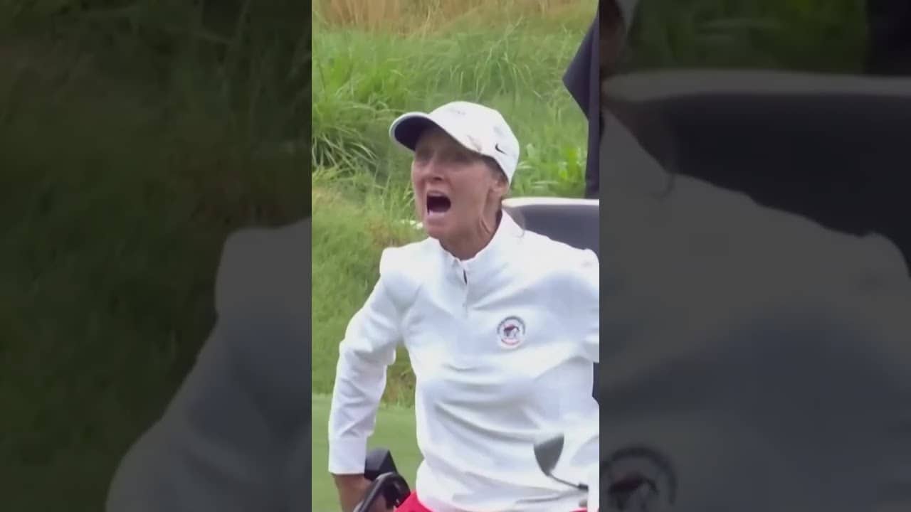 She couldn’t believe it! A perfectly-played pitch from Annie Hayes 👌
