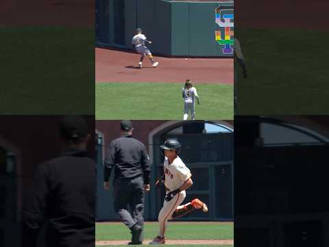 Jung Hoo Lee clears the bases with a triple!