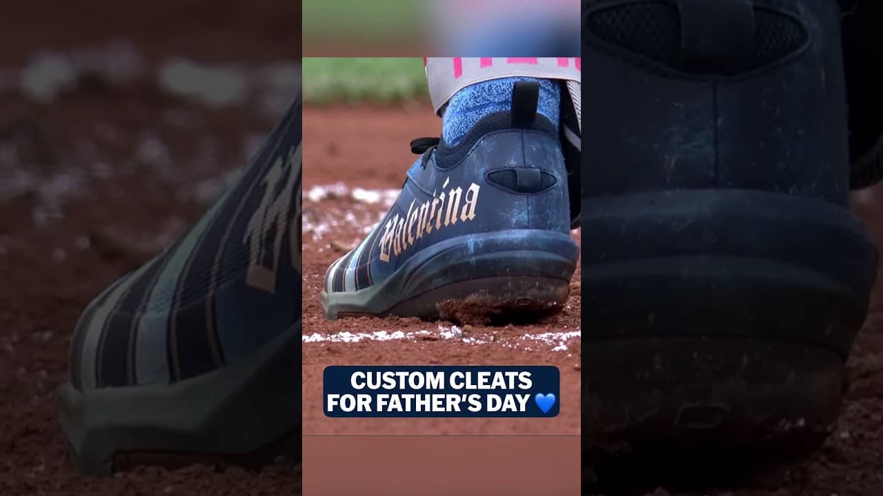 Junior Caminero has a portrait of him and his daughter on his cleats 🥹