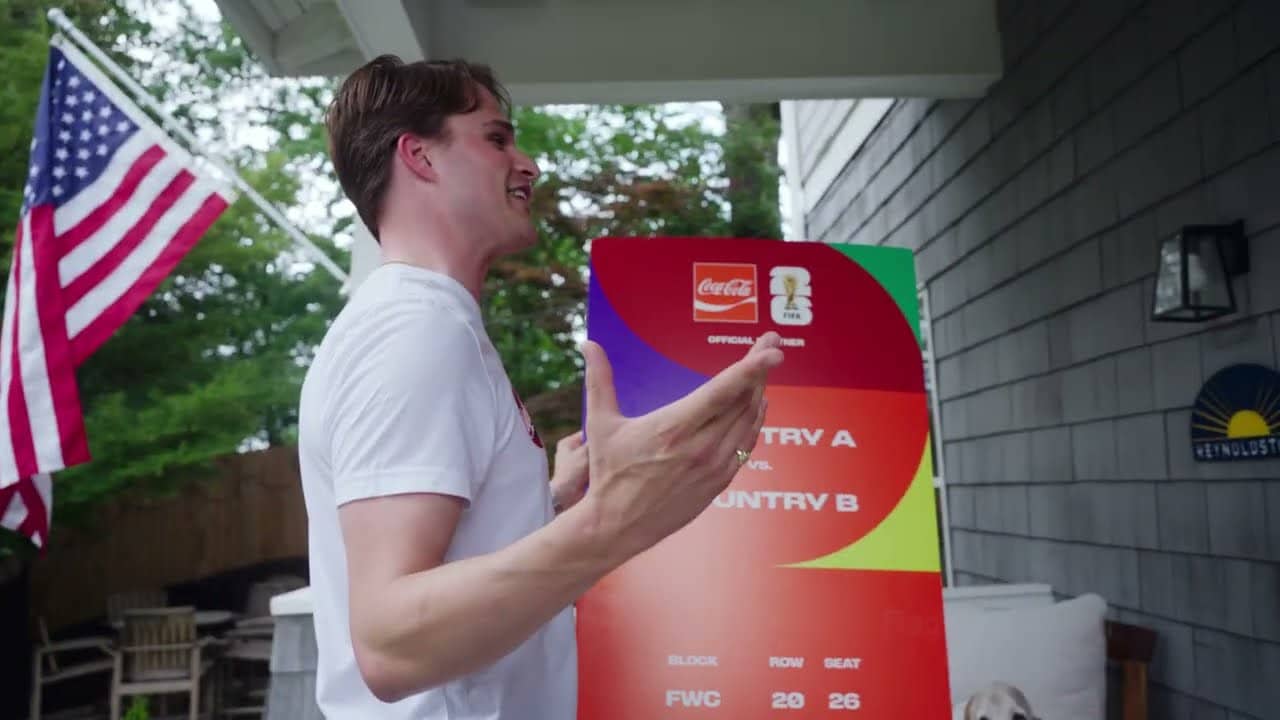 The surprise of a lifetime for a lucky fan ⚽️🌎