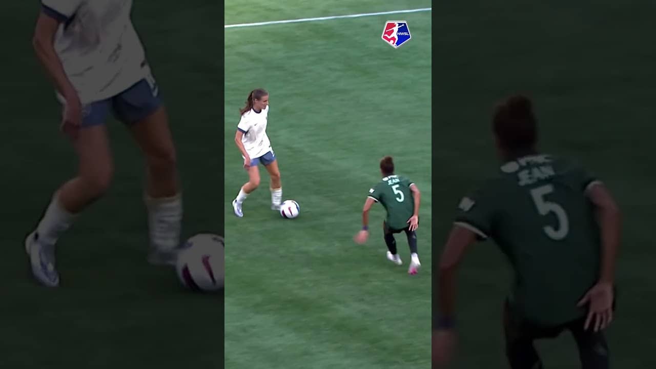 Strong hands. Big save. 💪 Jordyn Bloomer 🧤 #nwsl #soccer #football