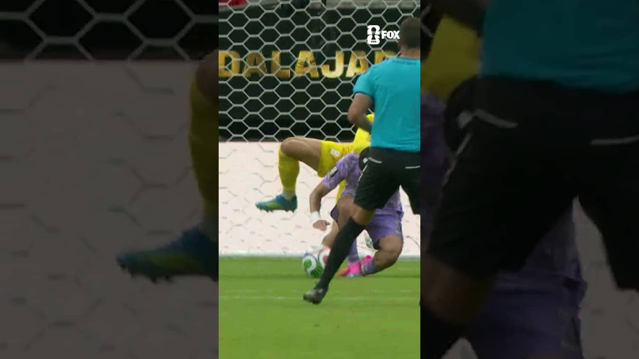 LUIS ROMO SCORES MEXICO’S FIRST-EVER FIFA WORLD CUP GOAL IN GUADALAJARA!