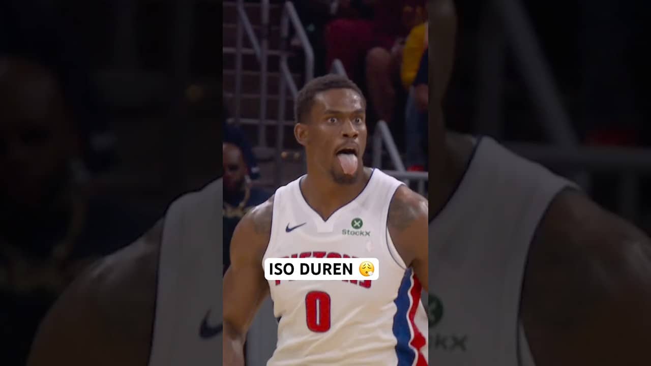 Jalen Duren shows off the handle for the smooth layup 👀