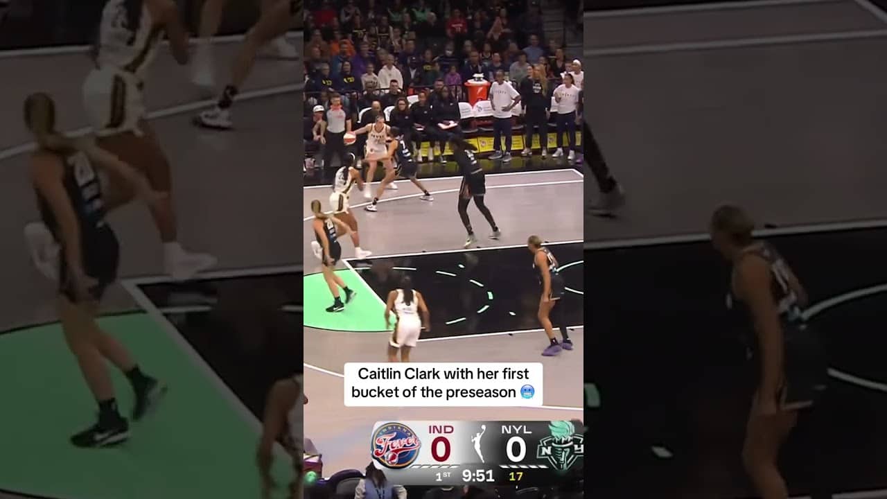 Caitlin Clark made this floater look too easy 😮‍💨