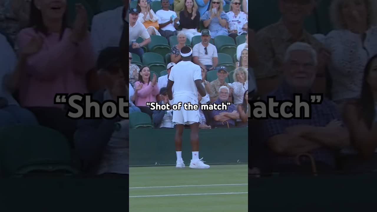 So good he HAD to celebrate with the crowd 🗣️