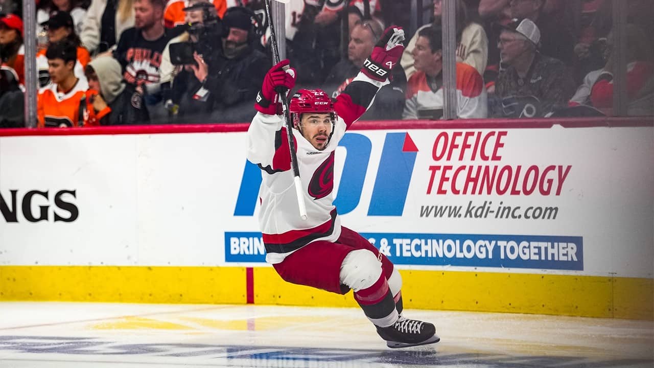 HE DOES IT AGAIN! Logan Stankoven gives the Hurricanes the Game 4 lead!