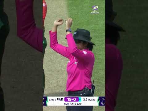 Muneeba Ali launches it over the umpire’s head for a six 👌 #T20WorldCup