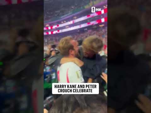 Former England star Peter Crouch celebrates with the team in Mexico City 🏴󠁧󠁢󠁥󠁮󠁧󠁿