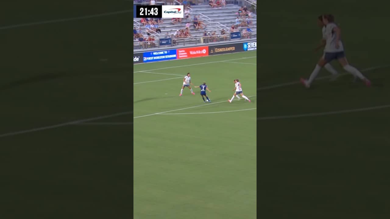 Ashley Sanchez wins it back and buries it 👏 #nwsl #soccer #football