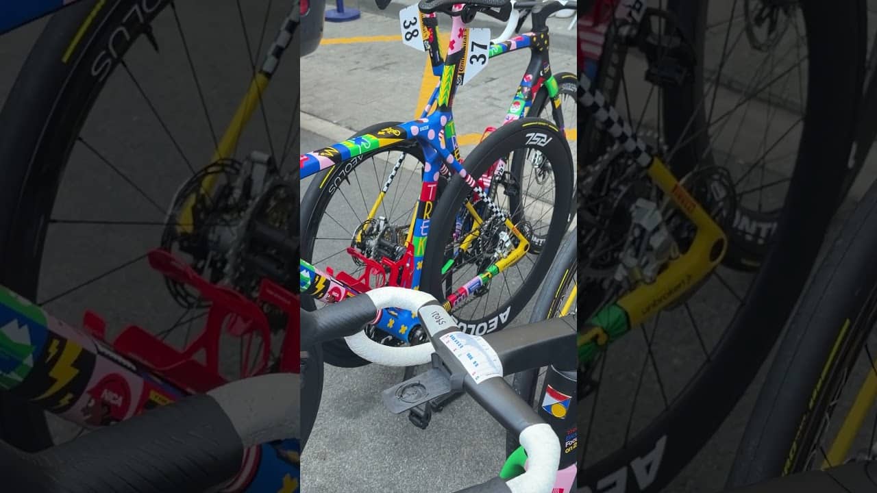 We can’t get over this awesome Lidl-Trek paint job 🎨