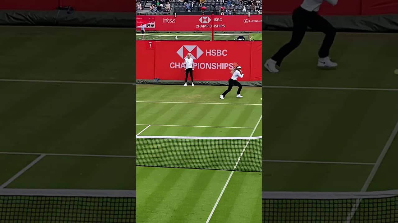 Serena Williams practices ahead her comeback at the Queen's club #serenawilliams #serena #tennis
