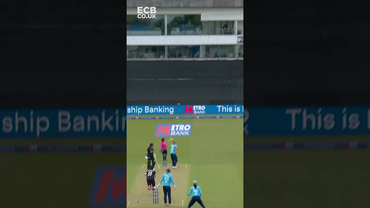 POV: First International Wicket 🤩