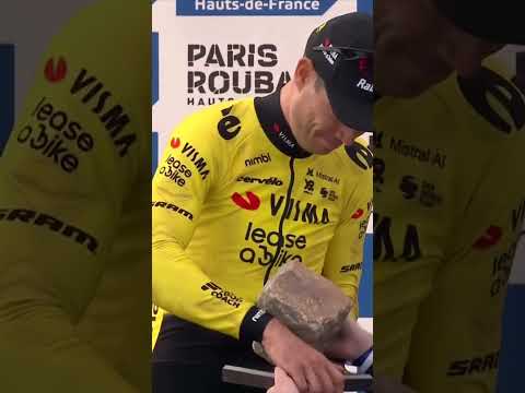 Wout the WINNER 🙌🏆🏅Wout van Aert holds the victor’s cobblestone aloft 😍