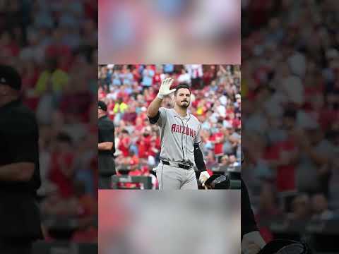 St. Louis gives Nolan Arenado a standing ovation in return 👏
