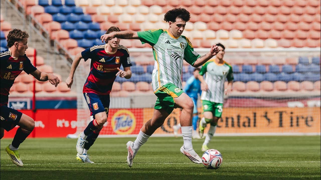 GOAL | Noah Santos scores with a screaming strike against Monarchs