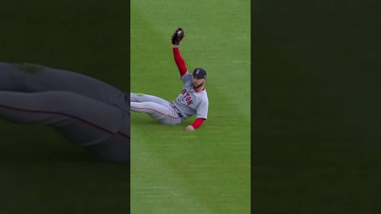 Bases loaded heroics from Wilyer Abreu! 😳